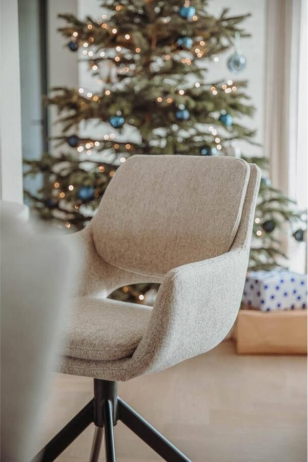 Goossens Eetkamerstoel Daisy Met Armleuning Stof Beige