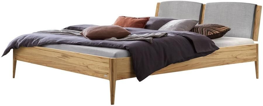 Hasena Lounge Pistoia bedframe massief hout gestoffeerd hoofdbord