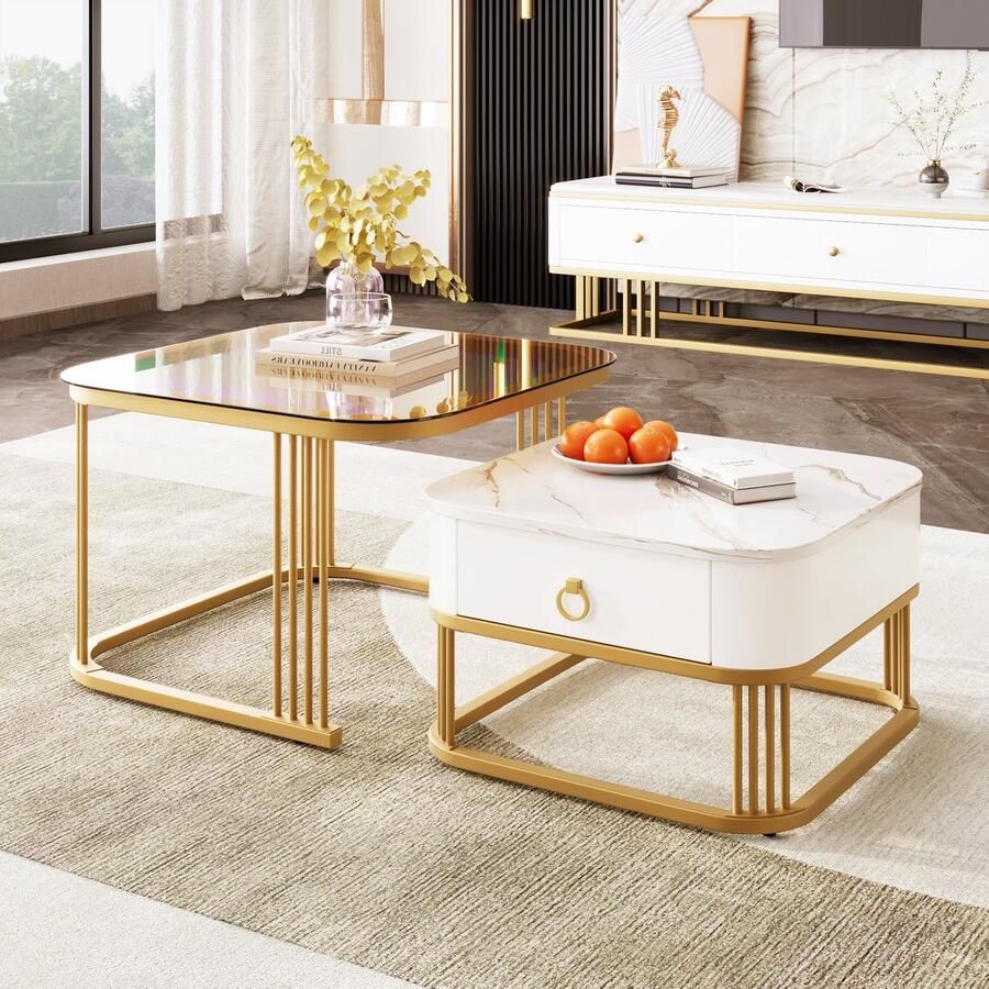 HAUSS SPOLE Salontafel 2 Delige Set Met Marmor Optiek En Theebruin Glasplaat Vierkant Design Voor Woonkamer Of Balkon 60x60+50x50 cm MDF + Metaal Wit en Goud en Theebruin
