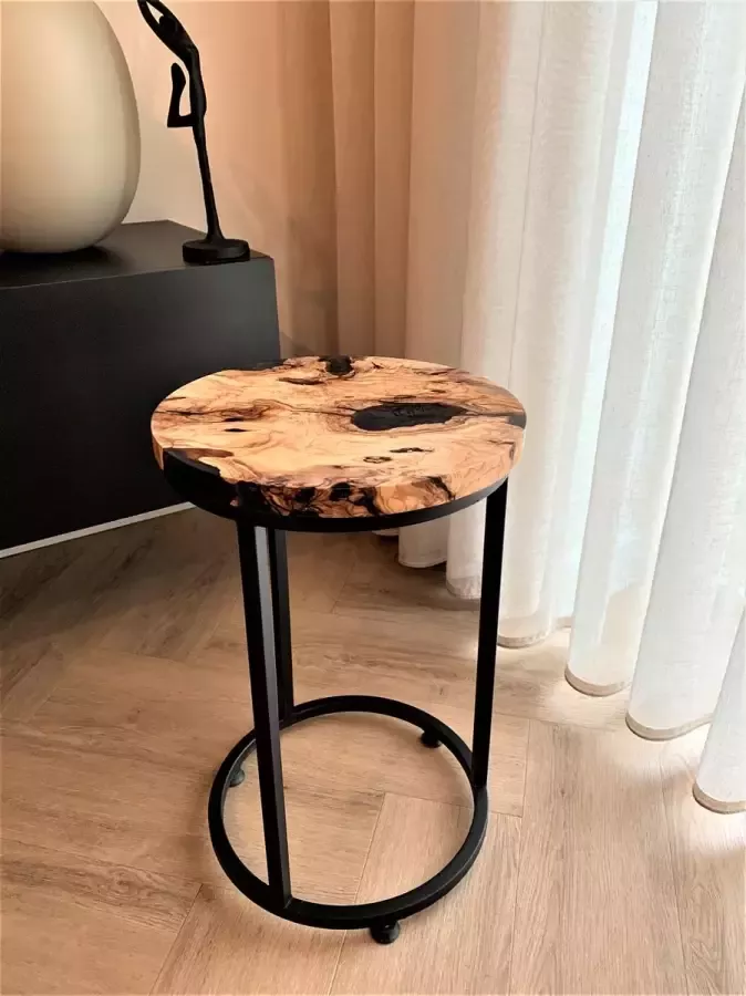 Hazal Wood Bijzettafel Epoxy Zwart Black Kanyon Olijfhout Diameter 31 cm en 47 cm Hoog