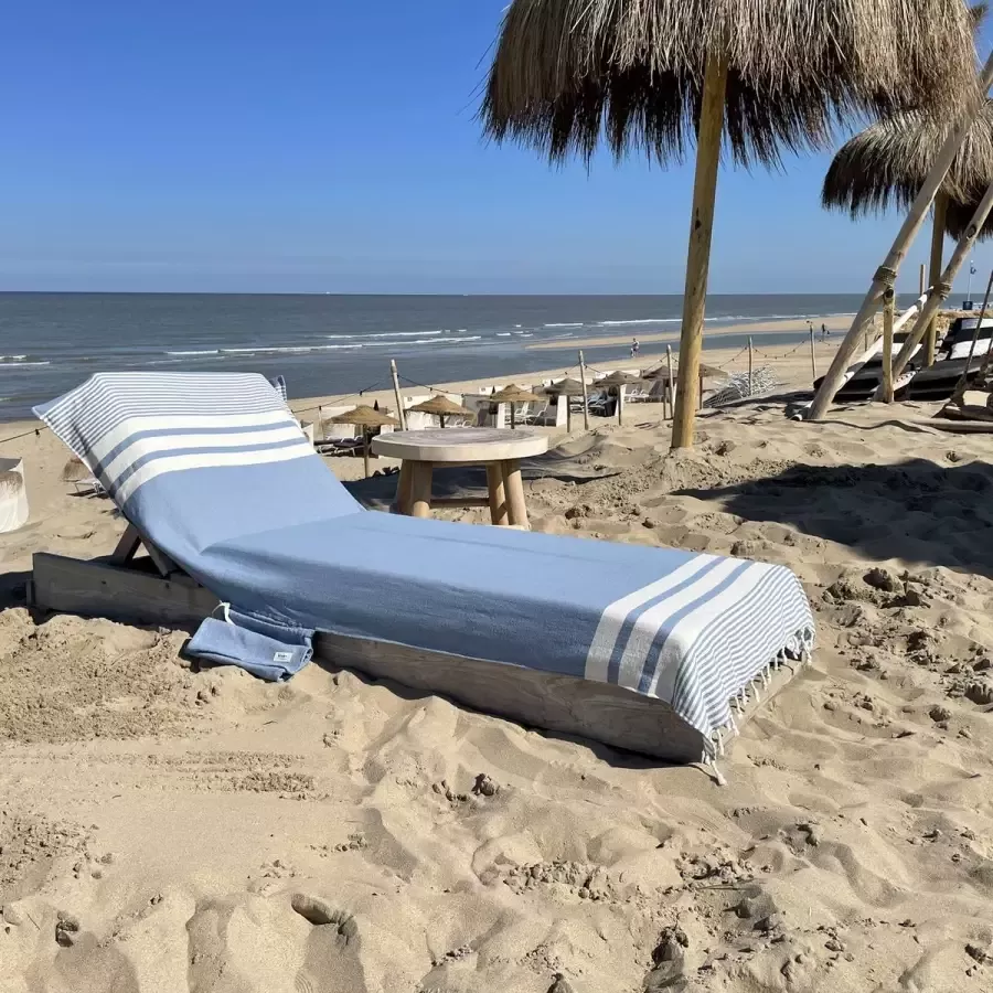 Hipps luxury beach life hiPPs Loungie Travel AIRBLUE lange luxe hamamdoek voor ligbed met OMSLAG en SIDE-POCKET handdoek ligbedhoes opbergzakje strandhanddoek strandlaken cover beachbed ligstoel strandbed saunadoek peshtemal uniek formaat