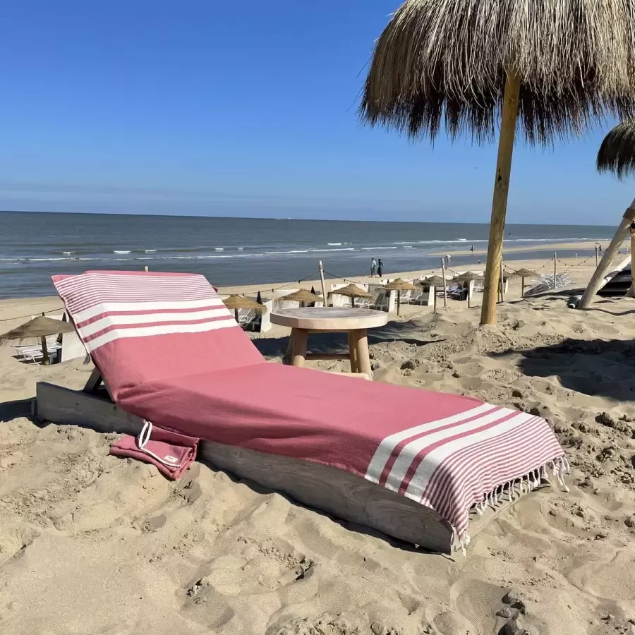 Hipps luxury beach life hiPPs Loungie Travel RASPBERRY luxe hamamdoek voor ligbed met OMSLAG en SIDE-POCKET ligbedhoes opbergzakje strandbed handdoek strandlaken cover beachbed sunbed ligstoel saunadoek fouta pestemal uniek formaat en functioneel