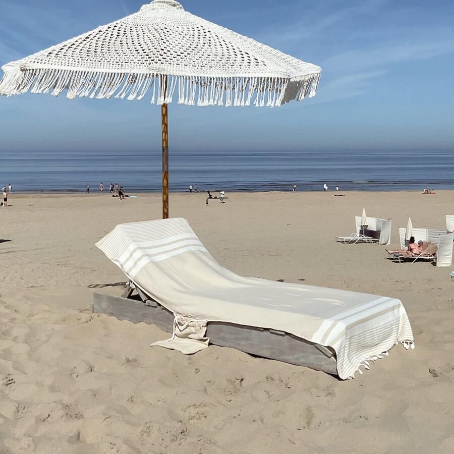 Hipps luxury beach life hiPPs Loungie Travel BEIGE lange luxe hamamdoek voor ligbed met OMSLAG en SIDE-POCKET handdoek ligbedhoes opbergzakje strandhanddoek strandlaken cover beachbed ligstoel strandbed saunadoek peshtemal uniek formaat