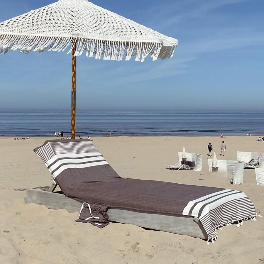 Hipps luxury beach life hiPPs Loungie Travel BRUIN lange luxe hamamdoek voor ligbed met OMSLAG en SIDE-POCKET handdoek ligbedhoes opbergzakje strandhanddoek strandlaken cover beachbed ligstoel strandbed saunadoek peshtemal uniek formaat