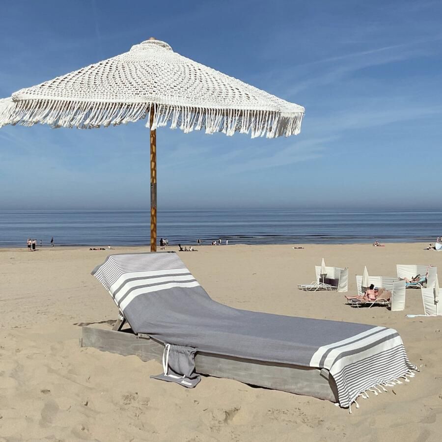 Hipps luxury beach life hiPPs Loungie Travel GRIJS lange luxe hamamdoek voor ligbed met OMSLAG en SIDE-POCKET handdoek ligbedhoes opbergzakje strandhanddoek strandlaken cover beachbed ligstoel strandbed saunadoek peshtemal uniek formaat
