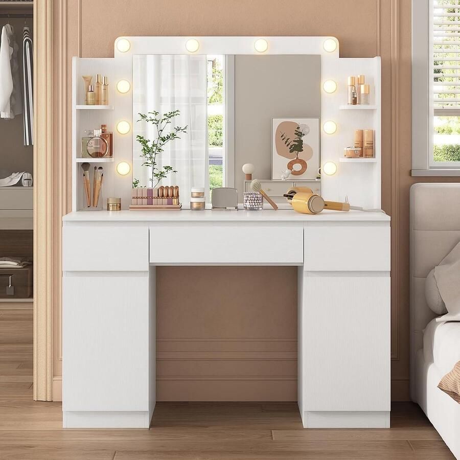 HomeByNicole Luxe Schminktisch mit LED-Beleuchtung & Steckdosen – Großer Kosmetiktisch mit Spiegel 3 Lichtfarben USB-Anschlüssen & Schubladen – Moderner Frisiertisch Weiß 108x40x140 cm – Schminkkommode mit Hochglanz-Oberfläche