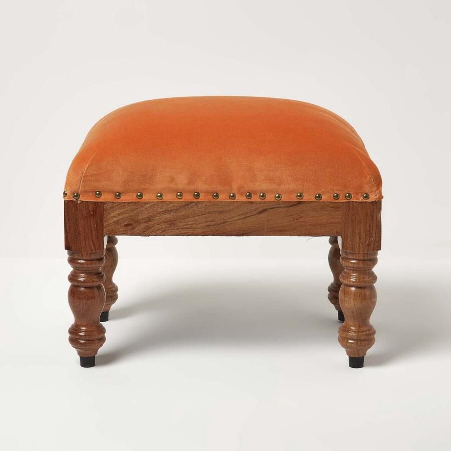 Homescapes Rechthoekige fluwelen kruk Mable oranje met houten poten 50 x 30 x 40 cm