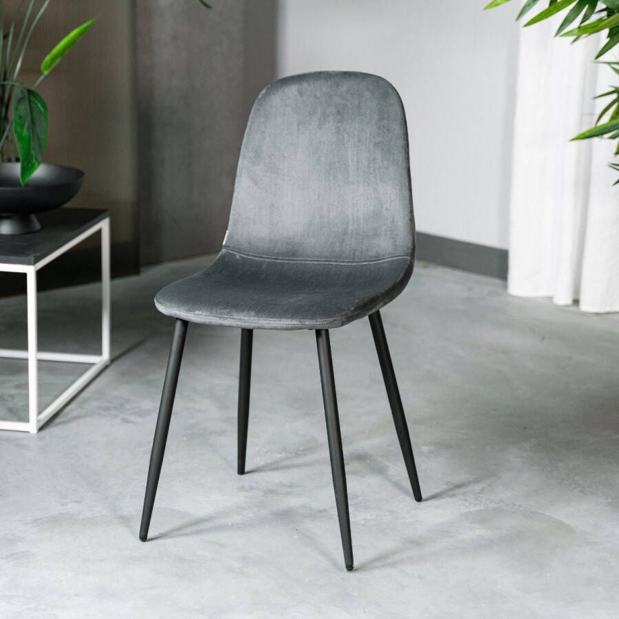 Homla Slank Chair Velours stoel met zwarte poten stoel voor eetkamer keuken woonkamer comfortabel en praktisch duurzaam velours materiaal functioneel designelement grijs 44x52x85 cm