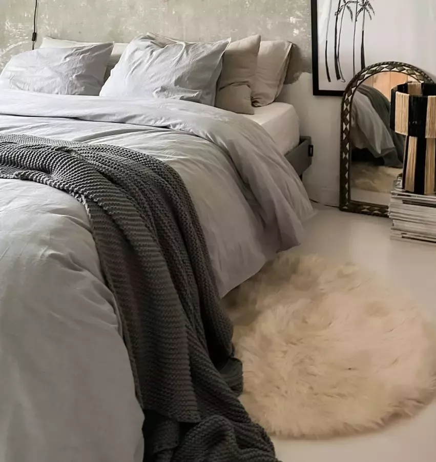 HOOMstyle Moederdag Cadeau Dekbedovertrekset 240x220cm Lits Jumeaux Grijs & Schapenvacht Vloerkleed Rond Ø95cm Ecru Moederdag 2-delig