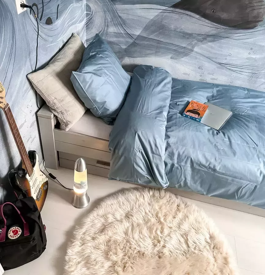 HOOMstyle Moederdag Cadeau Dekbedovertrekset Percale 140x200cm Eenpersoons Blauw & Schapenvacht Vloerkleed Rond Ø95cm Ecru Slaapkamer 2-delig