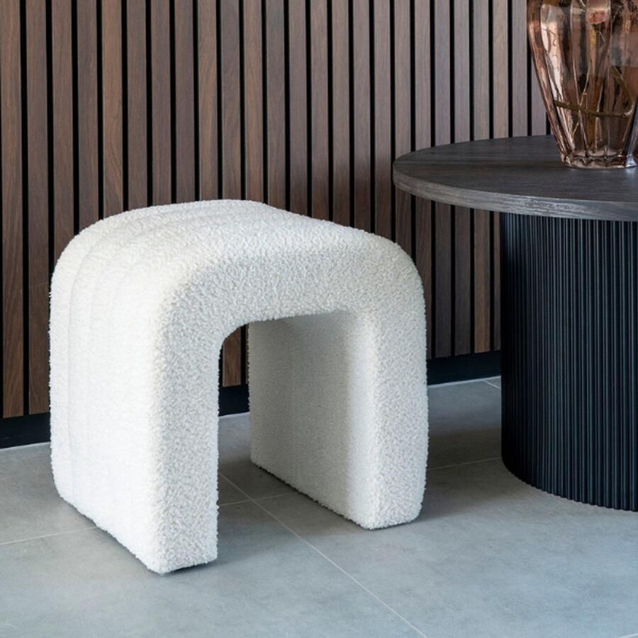 Housenordic Witte Bouclé Poef Comfortabel en Stijlvol 41x36 5 cm House Nordic Zitmeubelen Wit Hout; Schuim; Polyester; MDF Zitmeubelen Op voorraad