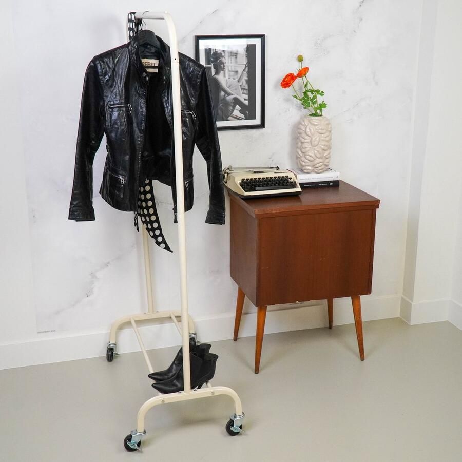 Housevitamin -Kledingrek Metaal Op Wieltjes Beige 80x40x155cm Beige Kleurrijke Woonaccessoires