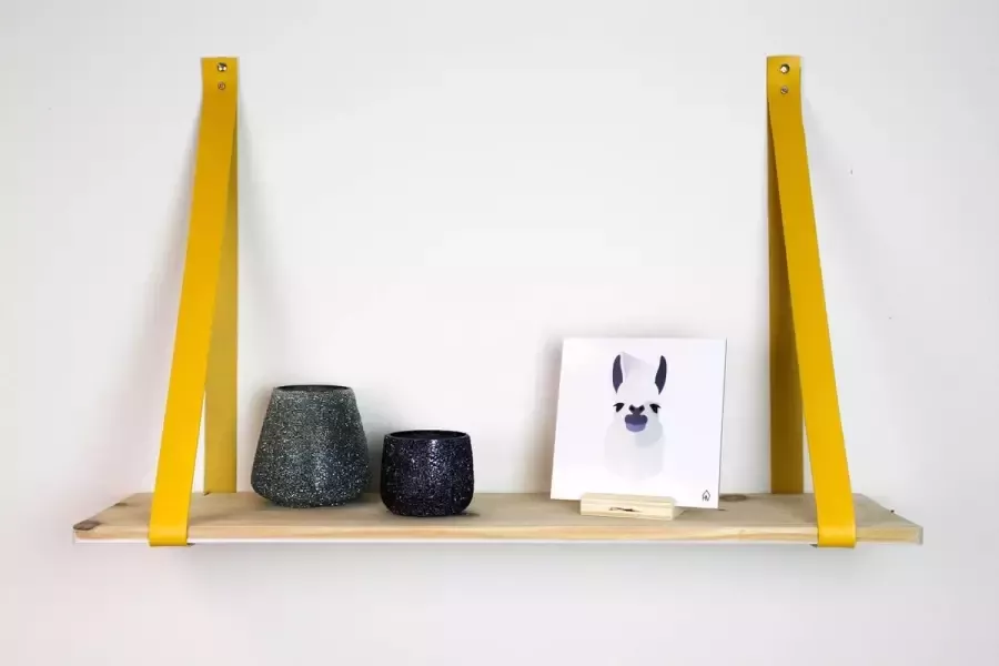 Housevitamin wandplank hout met gele imitatie leren muurriemen