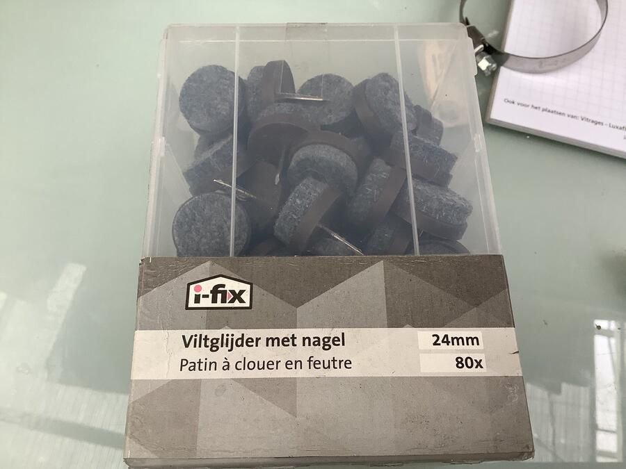 I-Fix antikras viltdopjes met spijker. 24 mm. rond. 80 stuks. bruin. . viltglijder. voor tafel en stoel meubels
