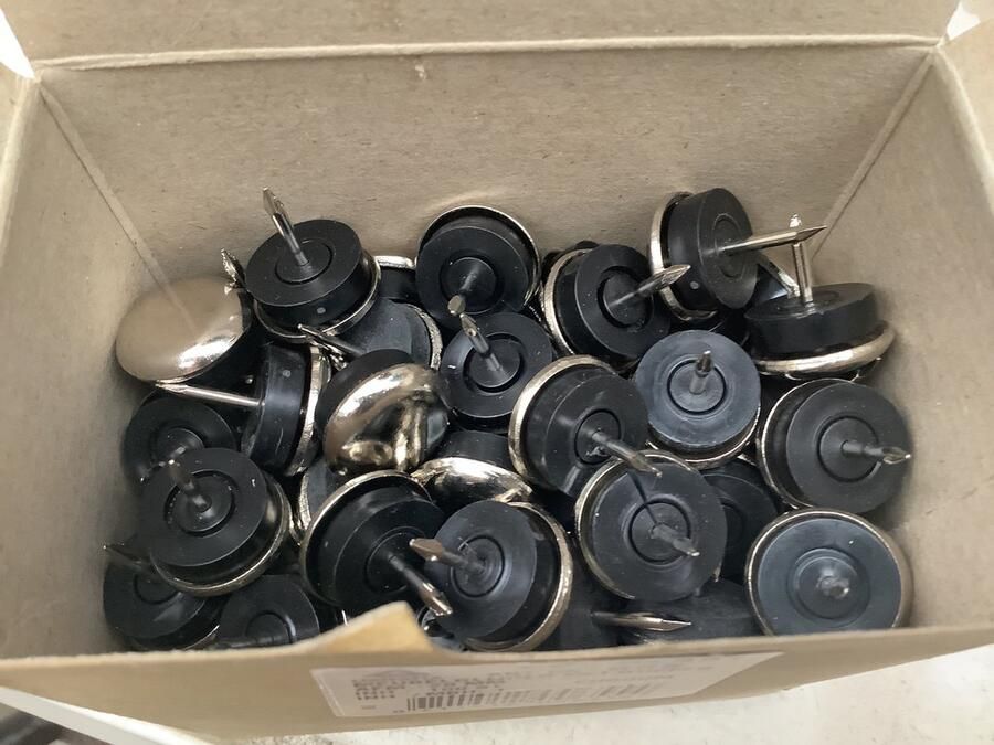 I-Fix Meubelglijnagel voor stoelpoot. 18mm. breed. met spijker. 24 stuks.