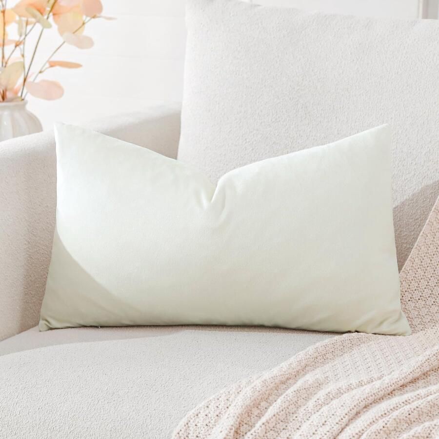 Ibenzoa Decoratieve fluwelen kussensloop voor bank en bed in crèmewit 30 x 50 cm
