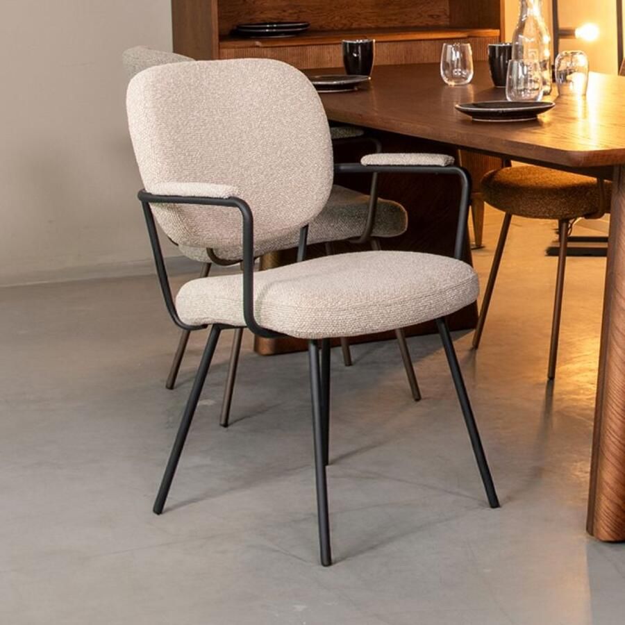 Industrialhome Eetkamerstoel met armleuningen Bergen – 61x64x89 cm – Naturel Royal Bouclé Stof – Zwart Metalen Onderstel – Landelijk & Scandinavisch Design