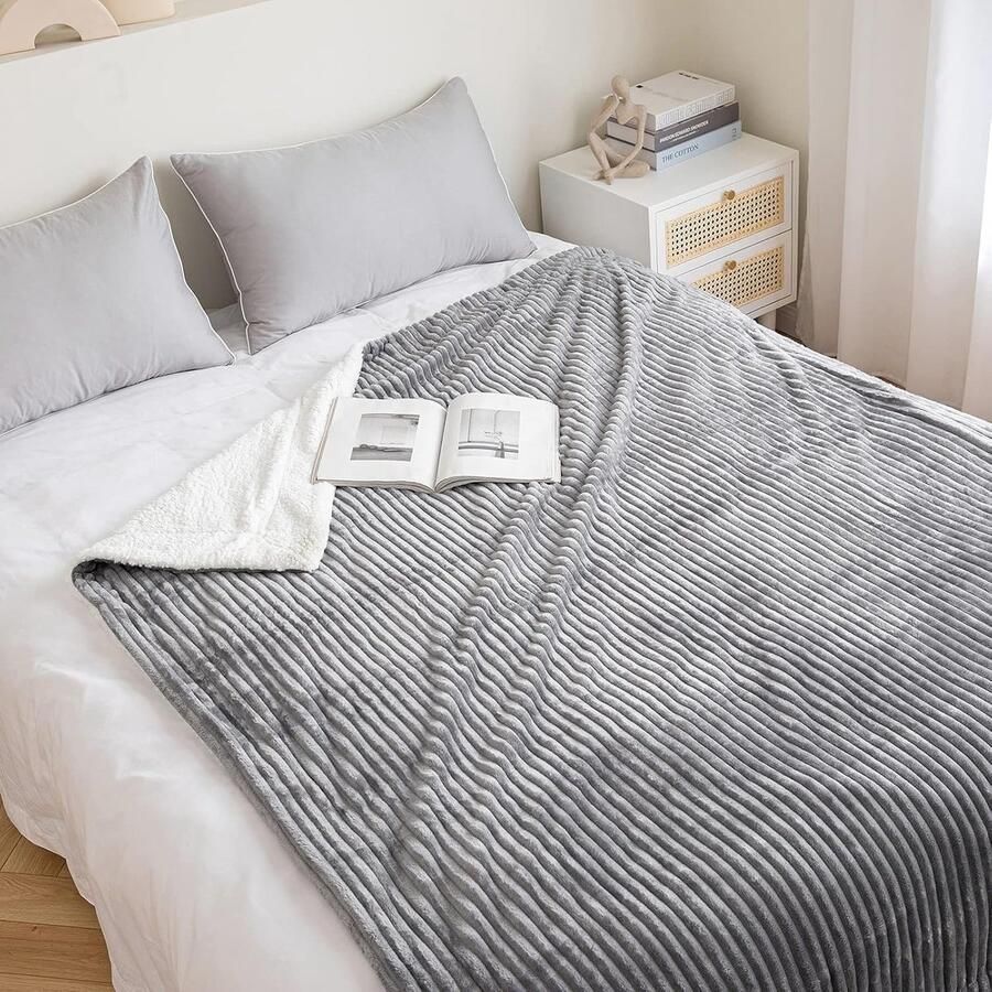 Inovra Knuffeldeken dikke deken lamsdeken gestreepte zachte deken banksprei bankdeken voor bed bank woonkamer 125 x 150 cm grijs