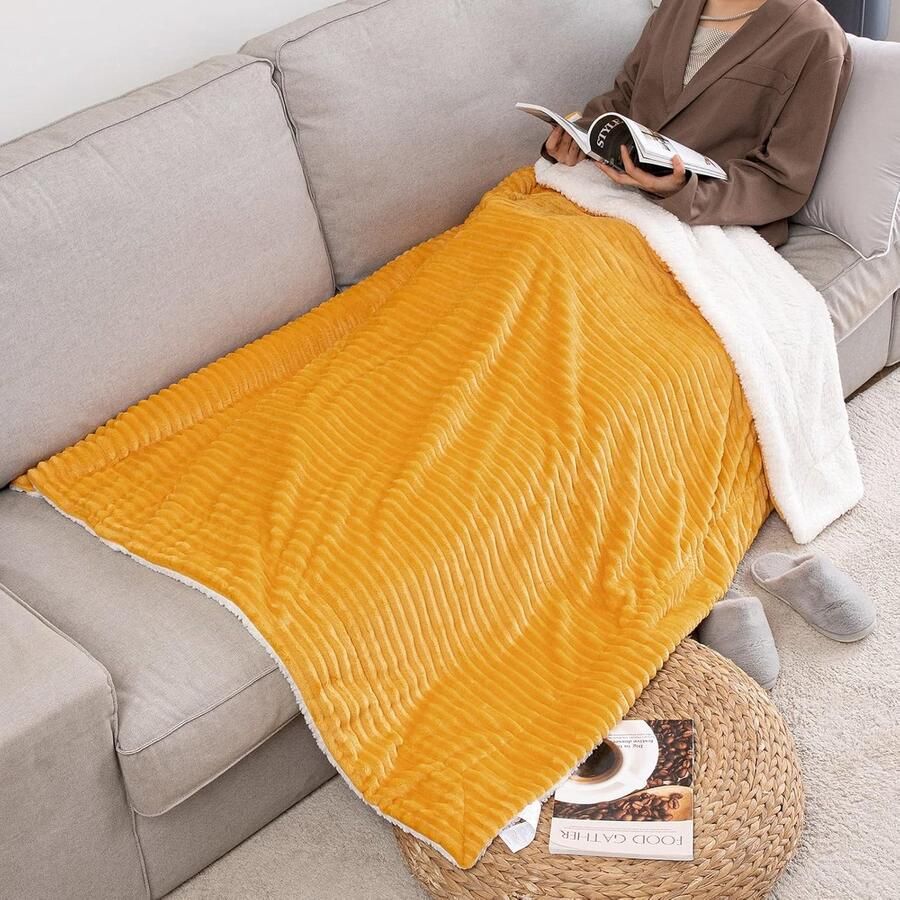 Inovra Knuffeldeken dikke deken lamsdeken gestreepte zachte deken banksprei bankdeken voor bed bank woonkamer 125 x 150 cm oranjegeel