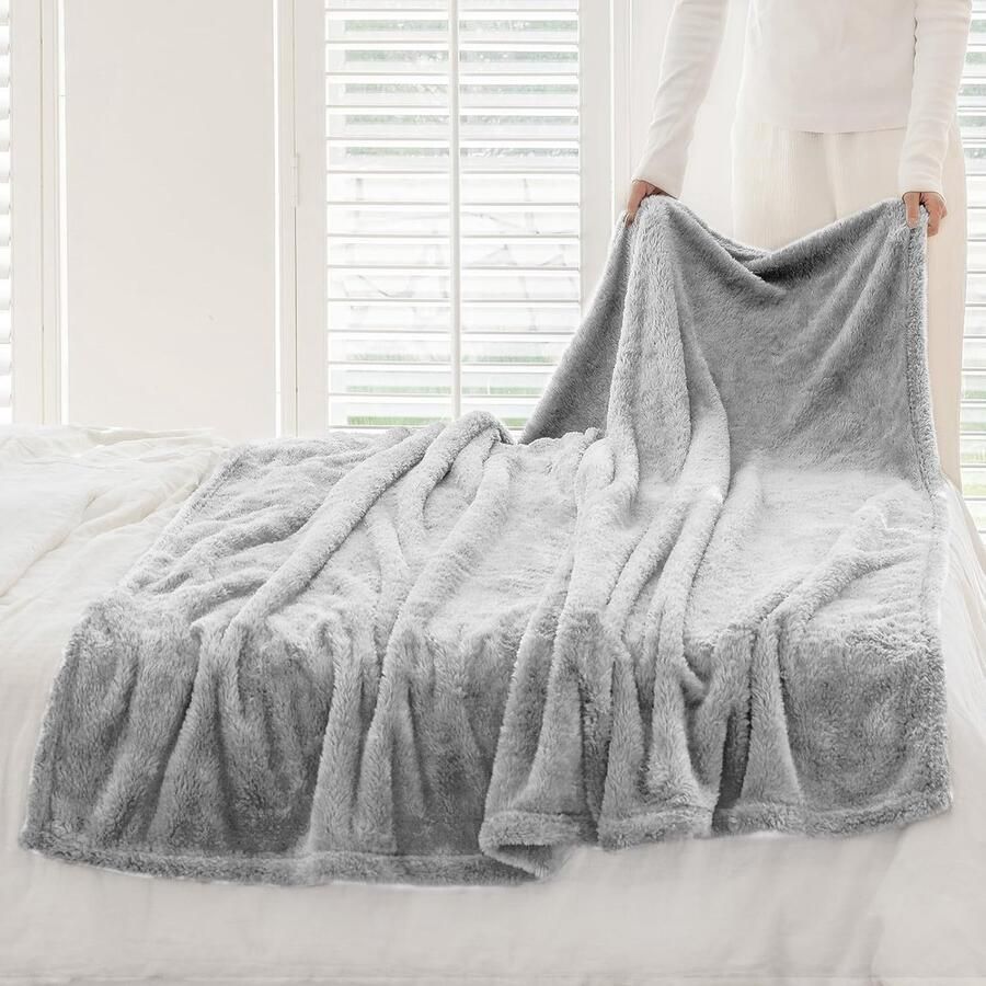 Inovra Super Zachte Warme Fleece Deken voor Bank of Bed Winter Dekentje 130 x 150 cm Lichtgrijs