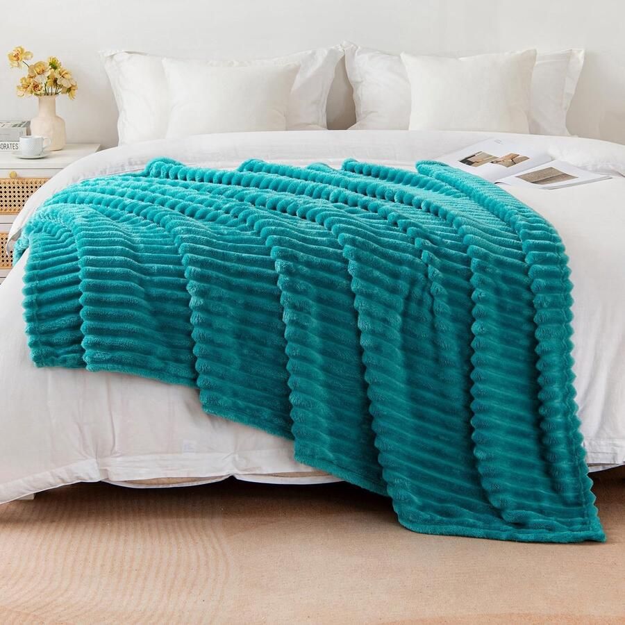 Inovra Superzachte en Warme Microvezel Fleece Deken voor Bank Bed en Kantoor 150 x 200 cm in Groen
