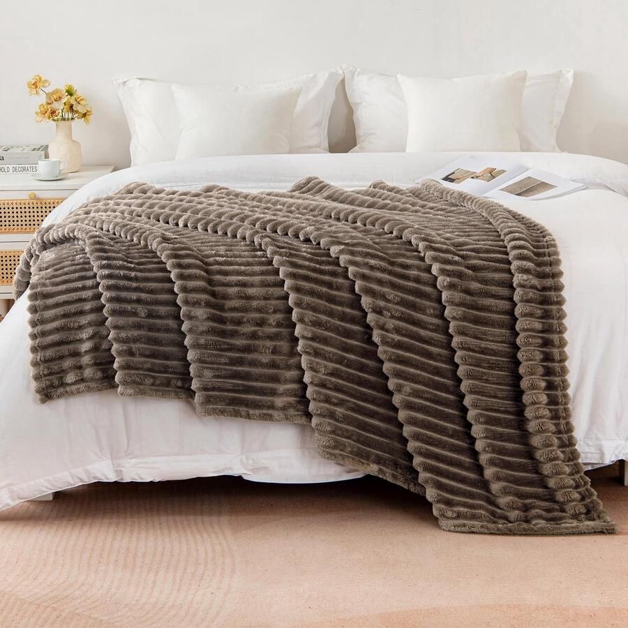 Inovra Ultra-Zachte en Luxe Flanellen Deken voor Bed Bank en Kantoor 150 x 200 cm Bruin