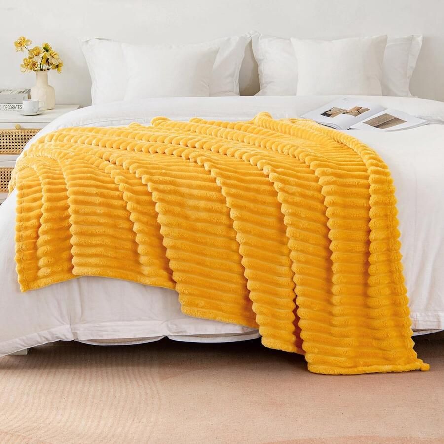 Inovra Ultra Zachte en Warme Microvezel Deken voor Bed Bank en Kantoor 125 x 150 cm Oranje Geel