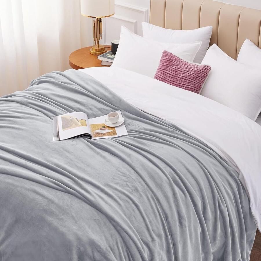 Inovra Warme en Zachte Fleece Deken voor Bank en Bed 150 x 200 cm Lichtgrijs