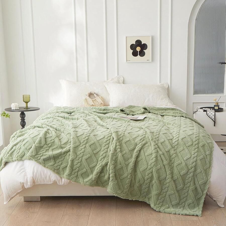 Inovra Zachte en Luxe Microvezel Deken voor Sofa en Bed Veelzijdig en Onderhoudsvriendelijk Perfect als Cadeau (Groen 150 x 200 cm)
