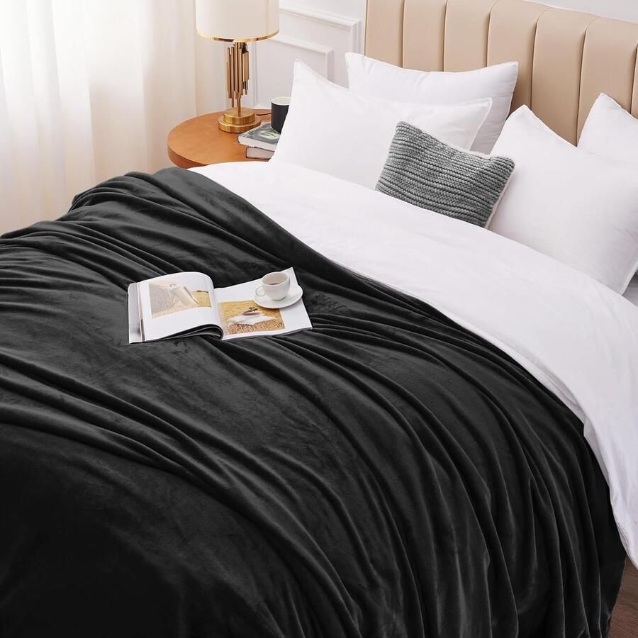 Inovra Zachte Warme Deken voor Bank of Bed Lichtgewicht en Comfortabel 130 x 150 cm Zwart
