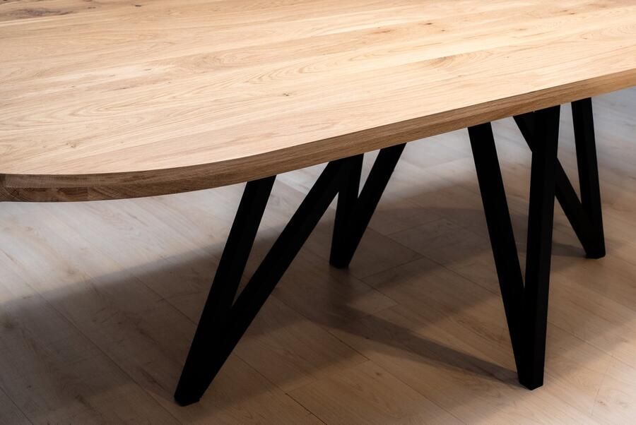 Inrichting op maat Tafel plat ovaal eikenhout Flower poot Pura Natura