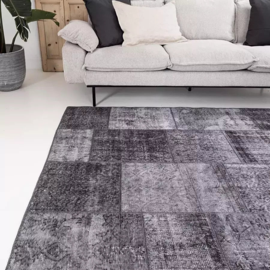 Interieur 05 Patchwork Vloerkleed Antraciet Lara Interieur05 Grijs Antraciet Chenille 190 x 290 (L)