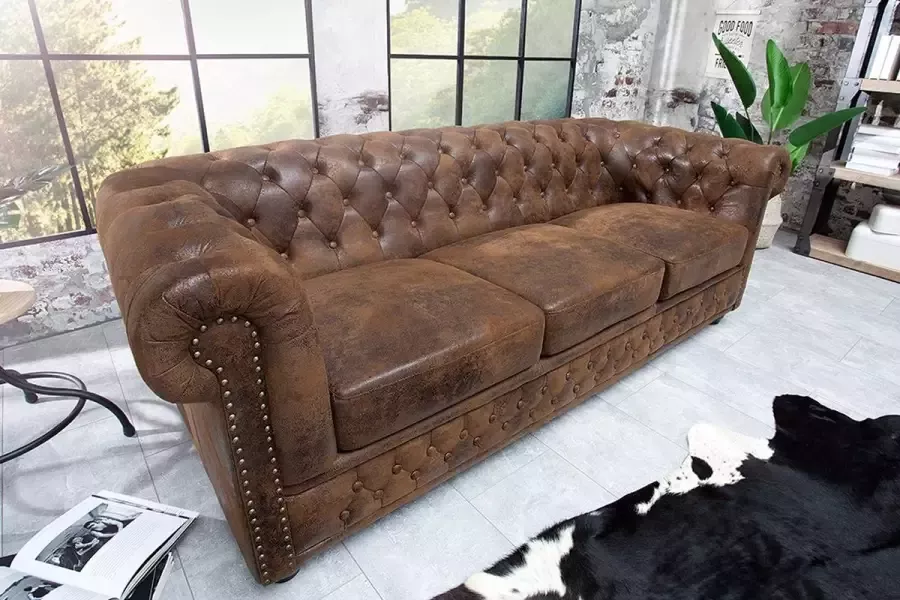 Interieurs online Chesterfield 3-zits bank 205cm antiek bruin met knoopsluiting en veerkern