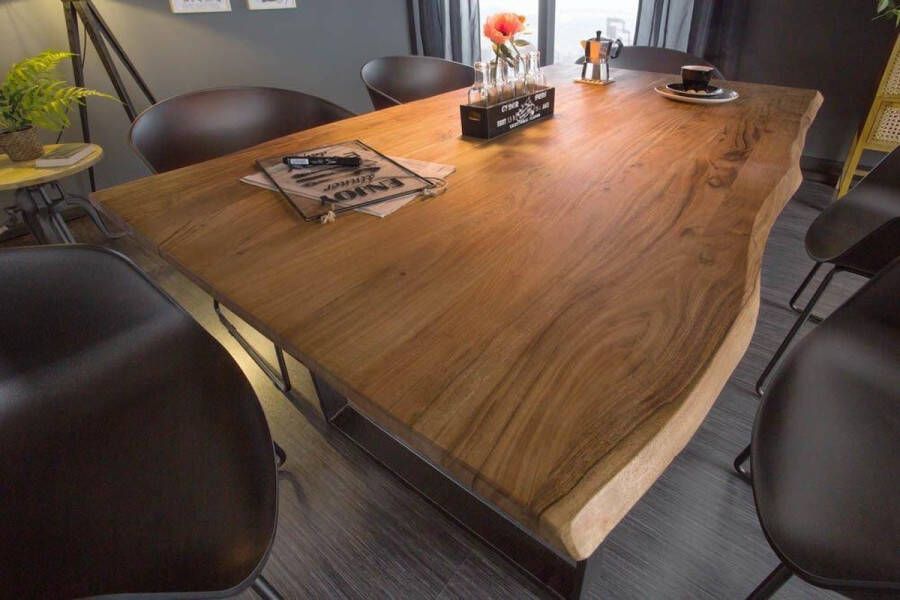 interieurs online Massieve boomstam eettafel MAMMUT 140 cm wilde acacia 2 6 cm plaat industriële slede onderstel