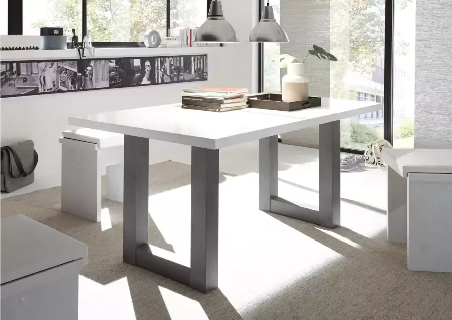 Interieurs online Uitschuifbare Witte matte lak eettafel 160-210cm met U-vormig onderstel Tafelblad: product van gelamineerd hout Frame: Poten van kunstframe