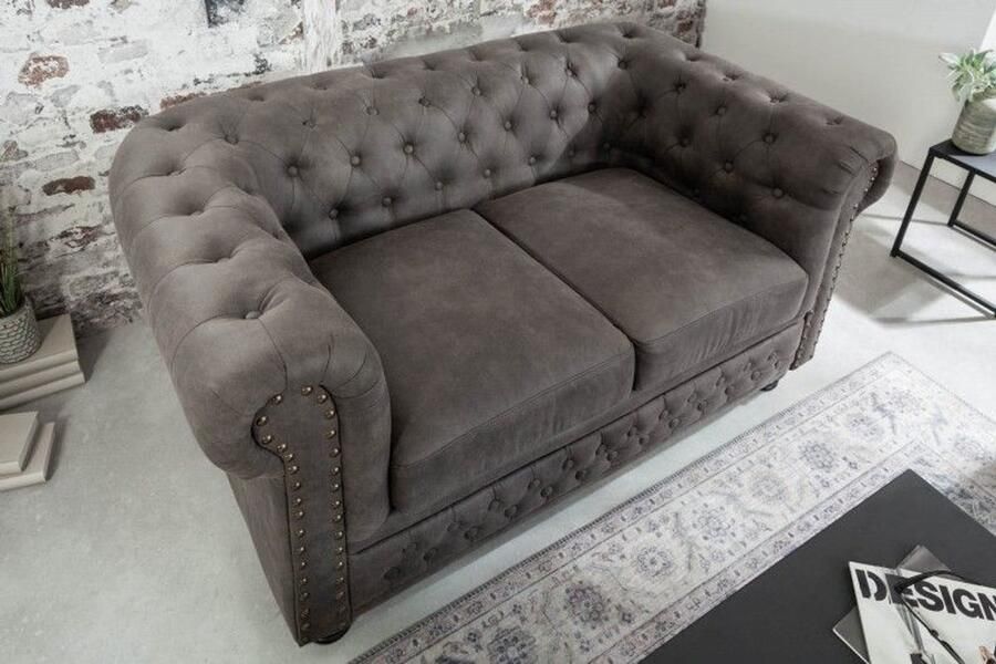 Invicta Interior Chesterfield 2-zitsbank 150cm vintage grijs taupe met knoopstiksel en veerkern 40518