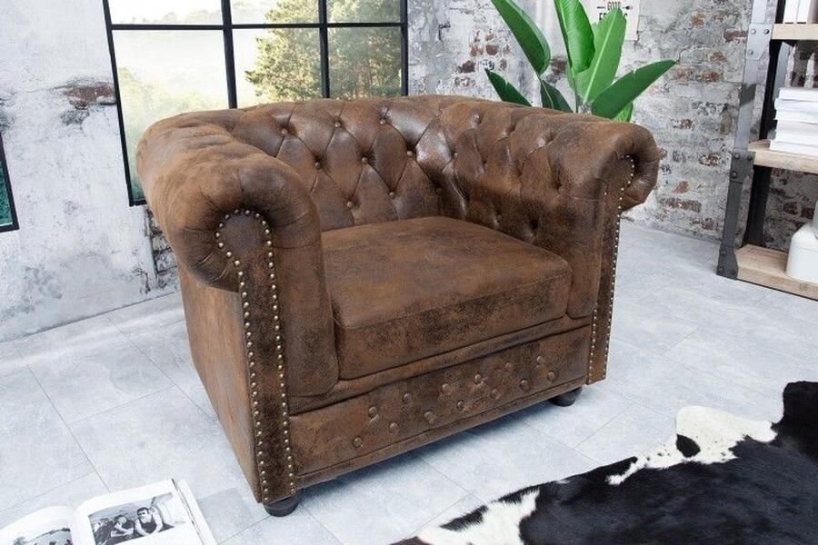 Invicta Interior Chesterfield fauteuil Royalty 110cm antiekbruin met knoopstiksel en veerkern