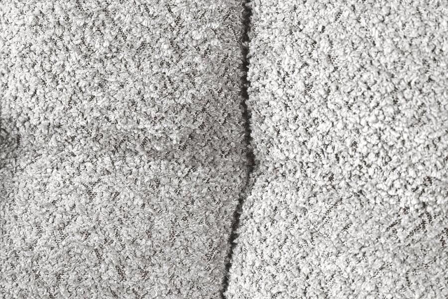 Invicta Interior PAPILLON grijze Bouclé draaistoel met armleuning Zwart metalen onderstel 44593