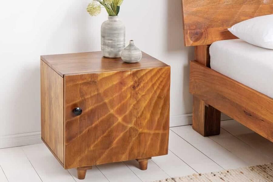 Invicta Interior Massief nachtkastje SCORPION 50 cm bruin mangohouten bijzettafeltje met 3D-houtsnijwerk 41193