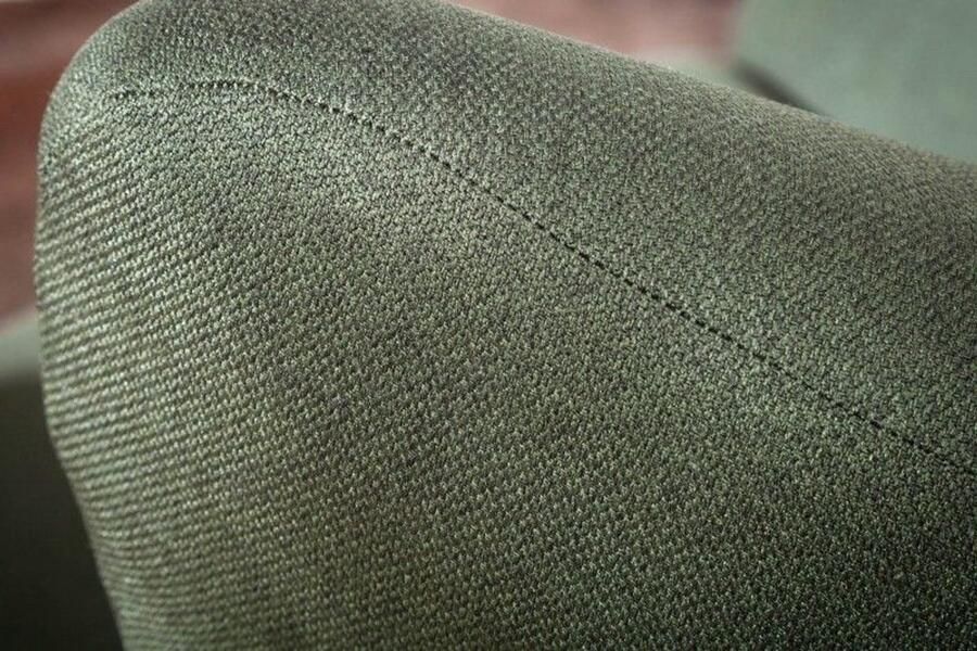 Invicta Interior Retro design fauteuil DON flesgroene veerkern gouden voetdoppen 40984