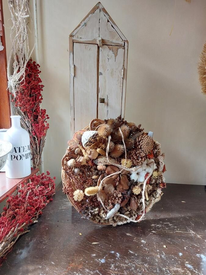 Juuls Gift Shop (merkloos) Geweldig schilderij of tafel schaal met div droogbloemen en zaadbollen 40cm diameter