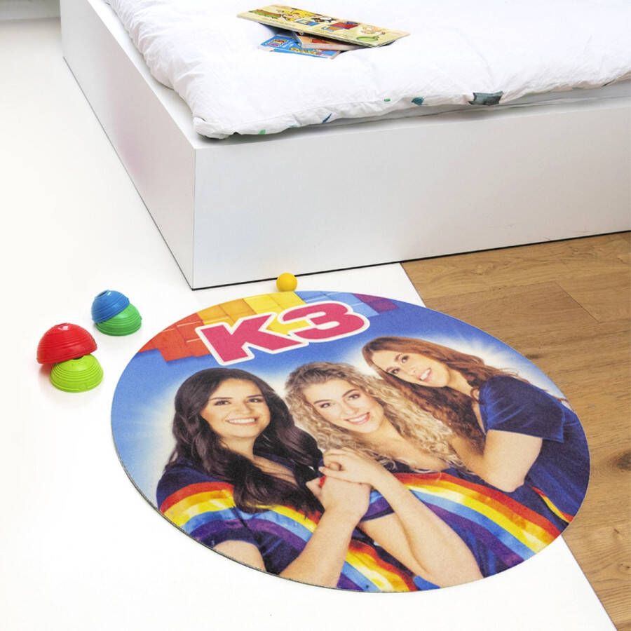 K3 Vloerkleed Kinderkamer met Julia Hanne en Marthe Tapijt Kinderkamer Voor Jongens en Meisjes Kindertapijt 90 x 90 cm Blauw Speelmat Speelkleed Deurmat Waterval Gemaakt in België Officiële Studio 100 Partner