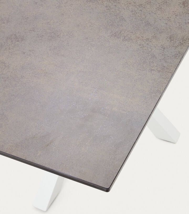 Kave Home Argo tafel afgewerkt in porselein Iron Moss en stalen poten met witte afwerking 160 x 90 c