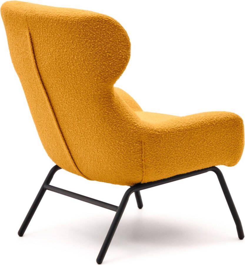 Kave Home Belina-fauteuil van mosterkleurige schapenvacht en zwarte staal - Foto 1