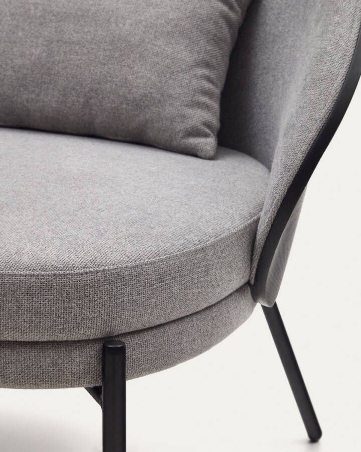 Kave Home Eamy lichtgrijze fauteuil in essenhoutfineer met zwarte afwerking en zwart metaal - Foto 1
