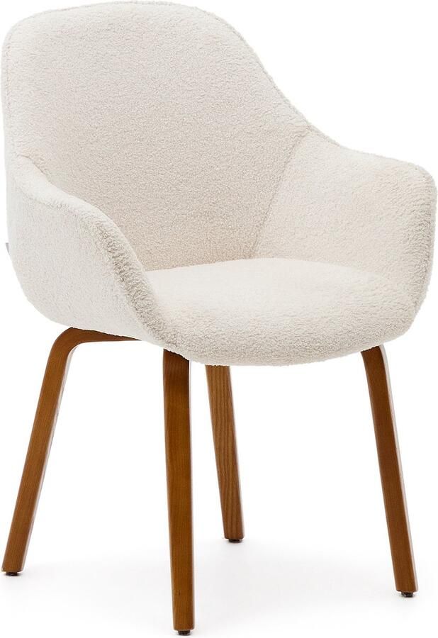 Kave Home Aleli-stoel in witte schapenvacht en massief essenhouten poten met natuurlijke walnoot-afw