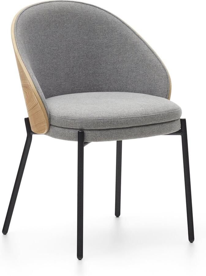 Kave Home Eamy stoel in lichtgrijs chenille en in essenhoutfineer met natuurlijke afwerking en zwart