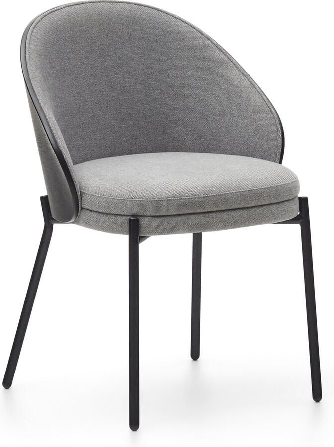 Kave Home Eamy stoel in lichtgrijs chenille en in essenhoutfineer met zwarte afwerking en zwart m