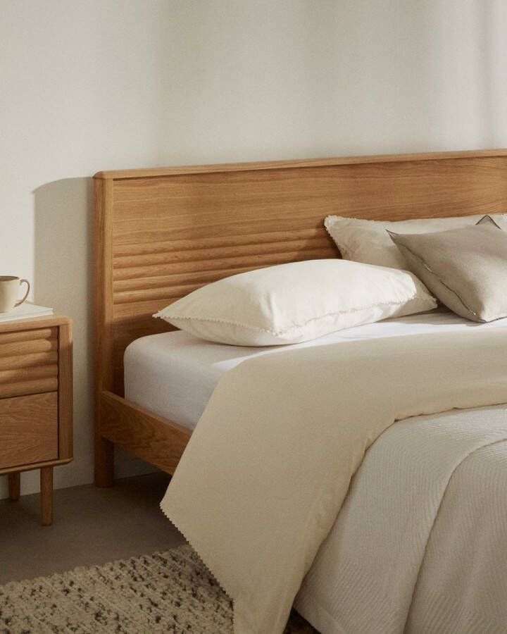 Kave Home Lenon bed in hout en eikenfineer voor matras 180 x 200 cm FSC MIX Credit