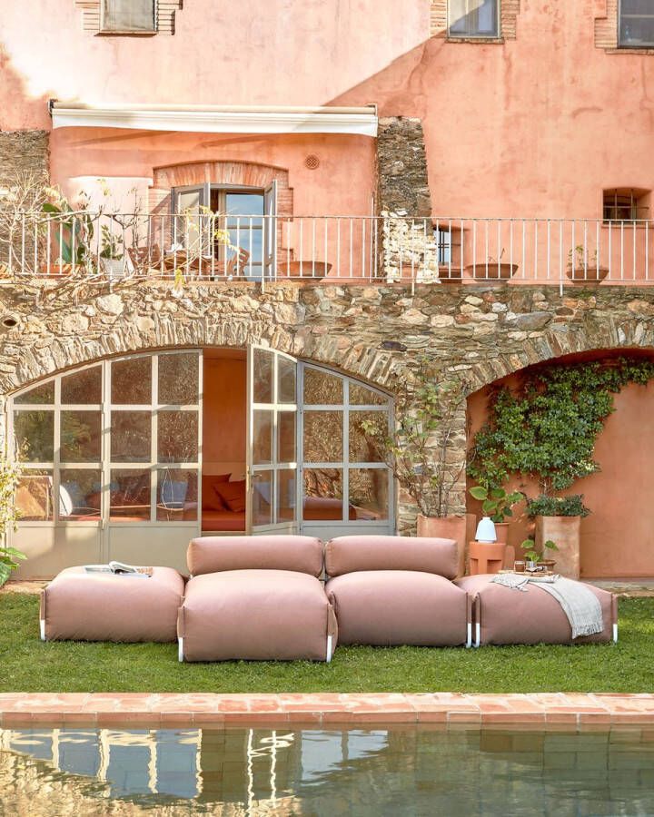 Kave Home Square poef terracotta en wit aluminium 100% outdoor modulaire bank 101 x 101 cm
